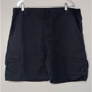 The North Face Men's 9” Inseam 100% Nylon Gray  Outdoor Cargo Shorts XL